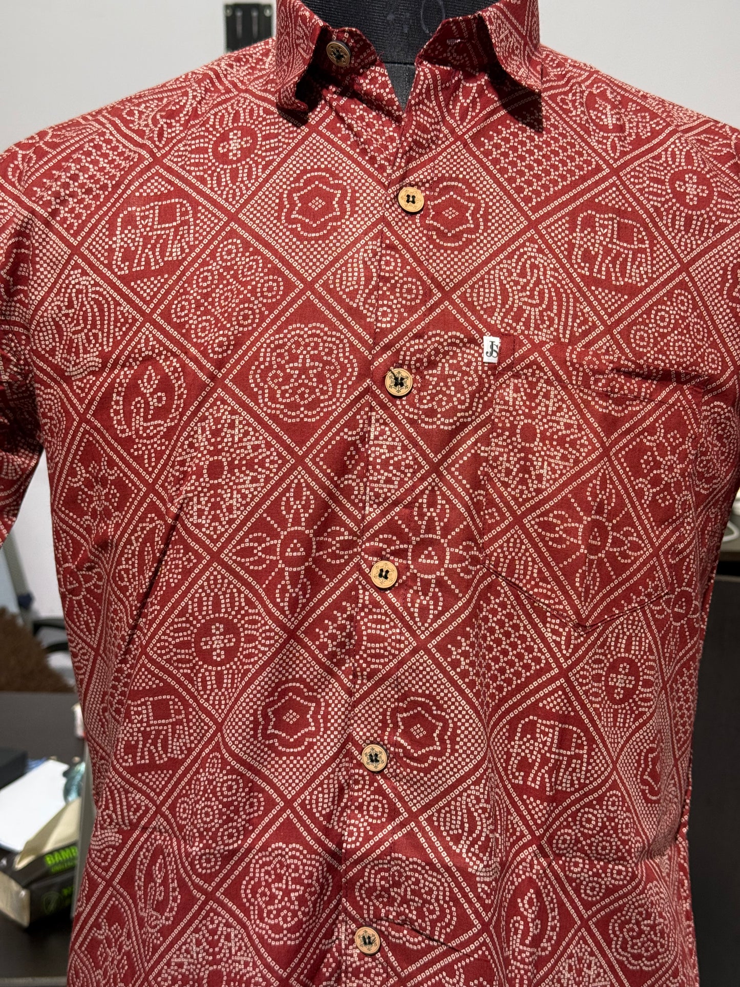 Maroon Figure Bandhej Printed Half Sleeves Cotton Shirt for Men